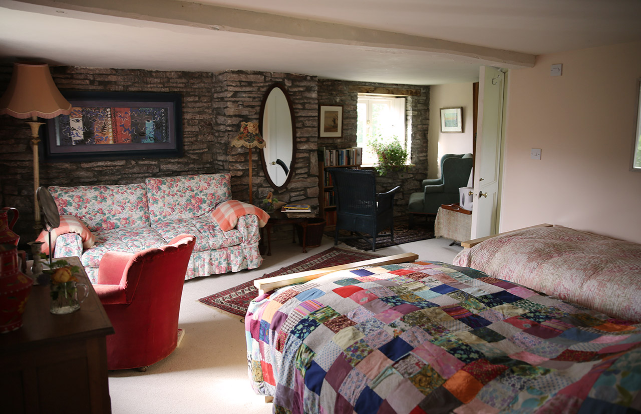 Photo of the twin bedroom at The Old Storehouse